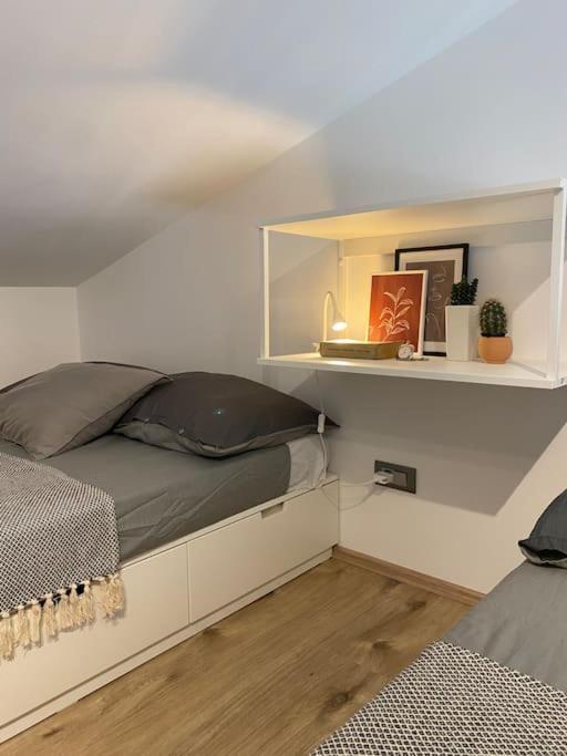 Ebli Seaview Apartment Пула Екстериор снимка
