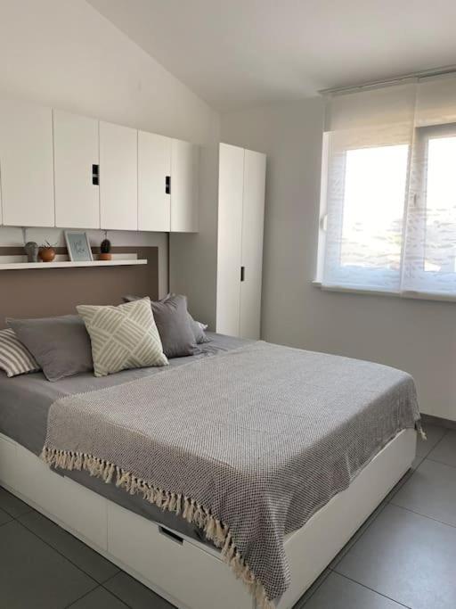 Ebli Seaview Apartment Пула Екстериор снимка