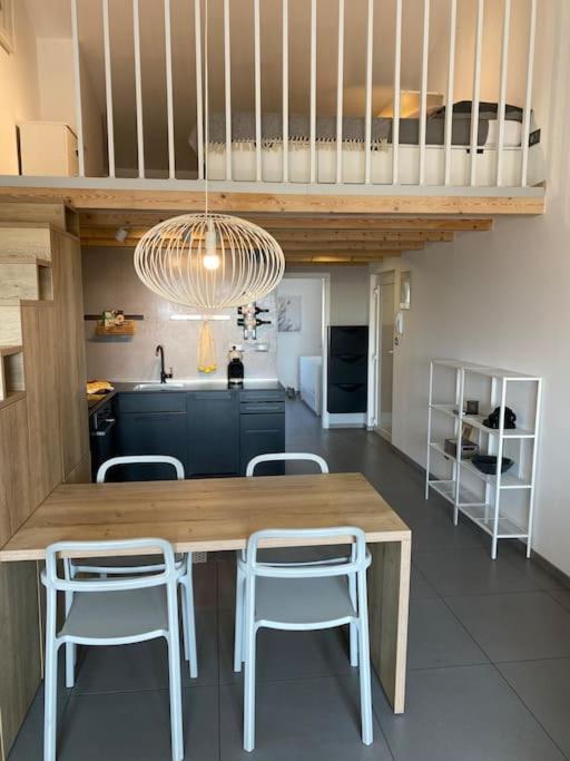 Ebli Seaview Apartment Пула Екстериор снимка